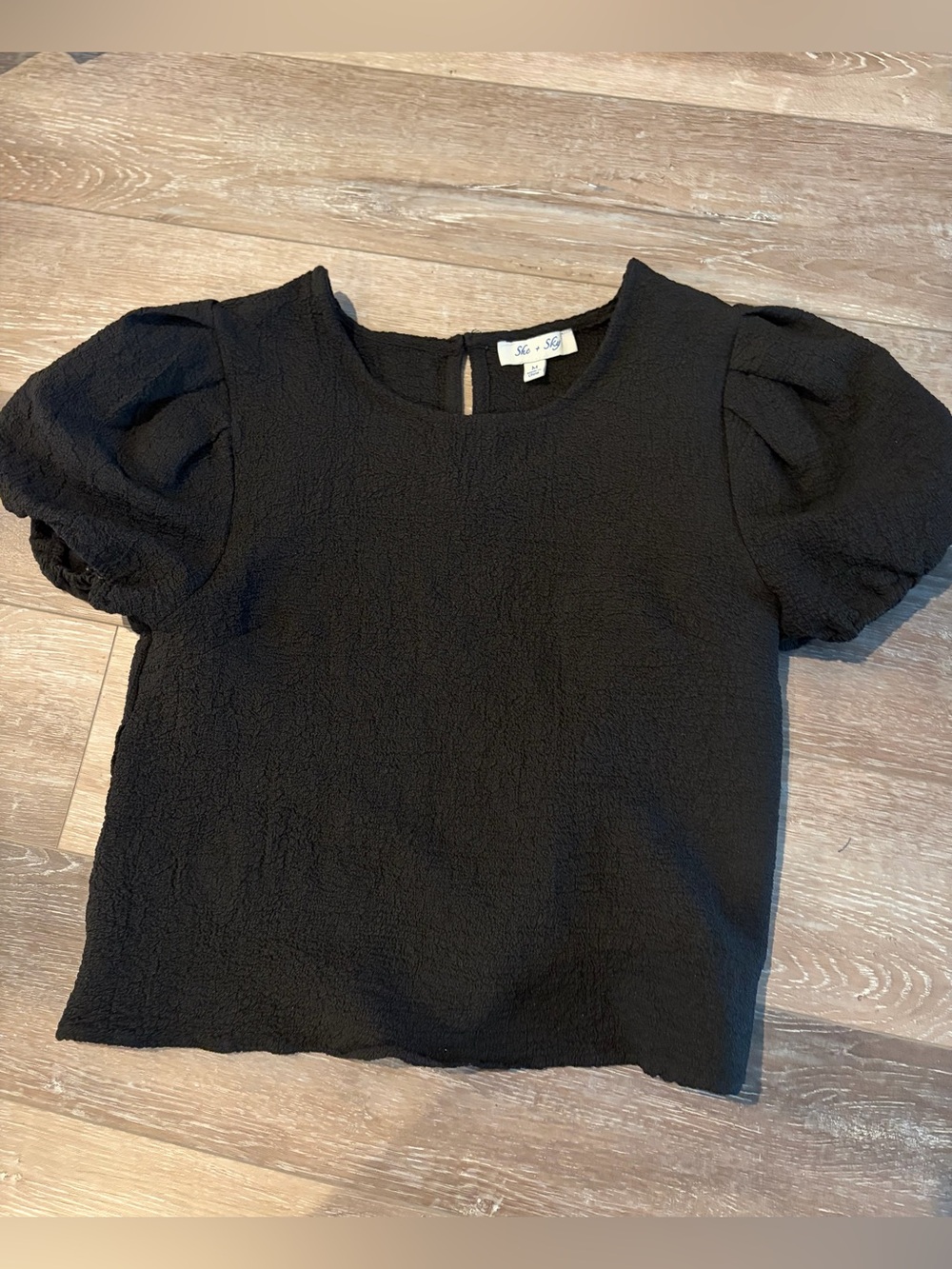 She + Sky medium Women’s Black Puff Sleeve Textured Top